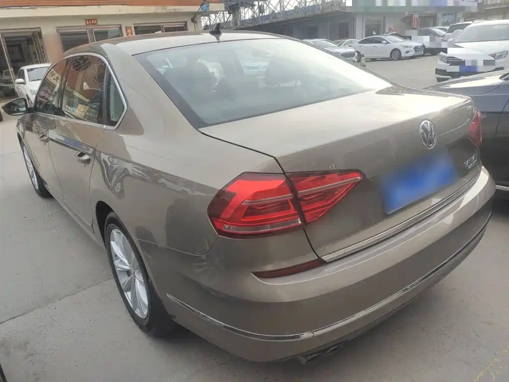 Volkswagen Passat 2017 280TSI DSG Prestige фото 5