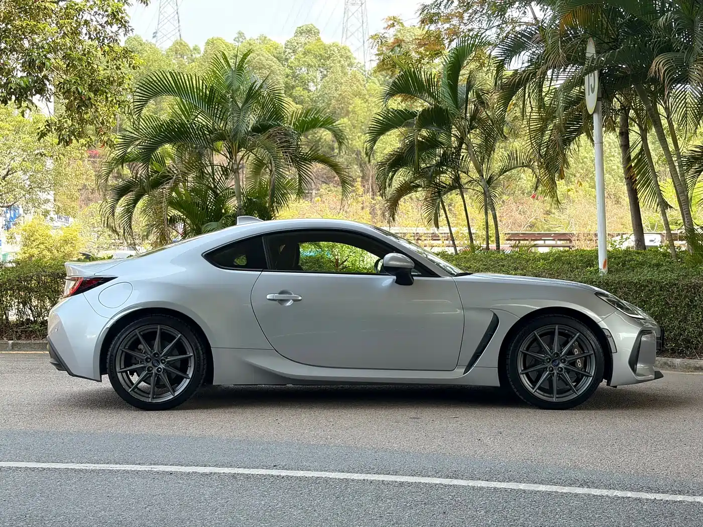 Subaru BRZ 2023 2.4L Manual 10th Anniversary Edition фото 7
