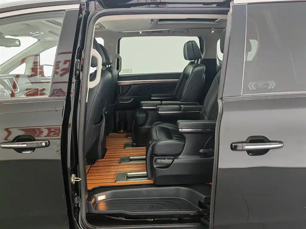GAC Trumpchi Trumpchi M8 2018 320T Premium Edition фото 15
