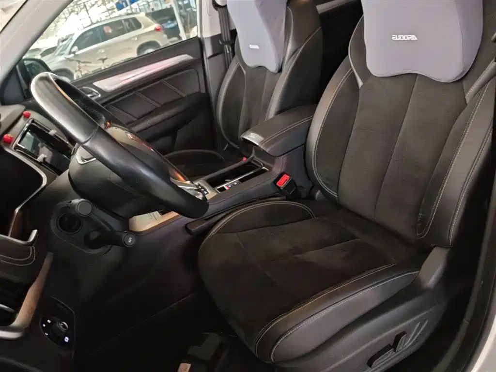 ROEWE RX5 NEW ENERGY