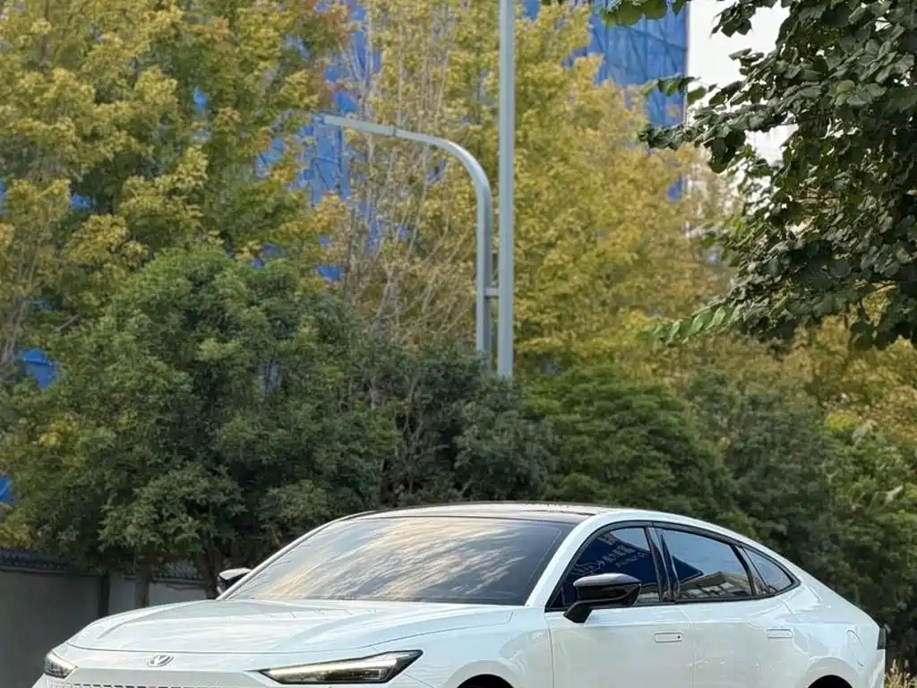 Photo 1 - Changan UNI-V