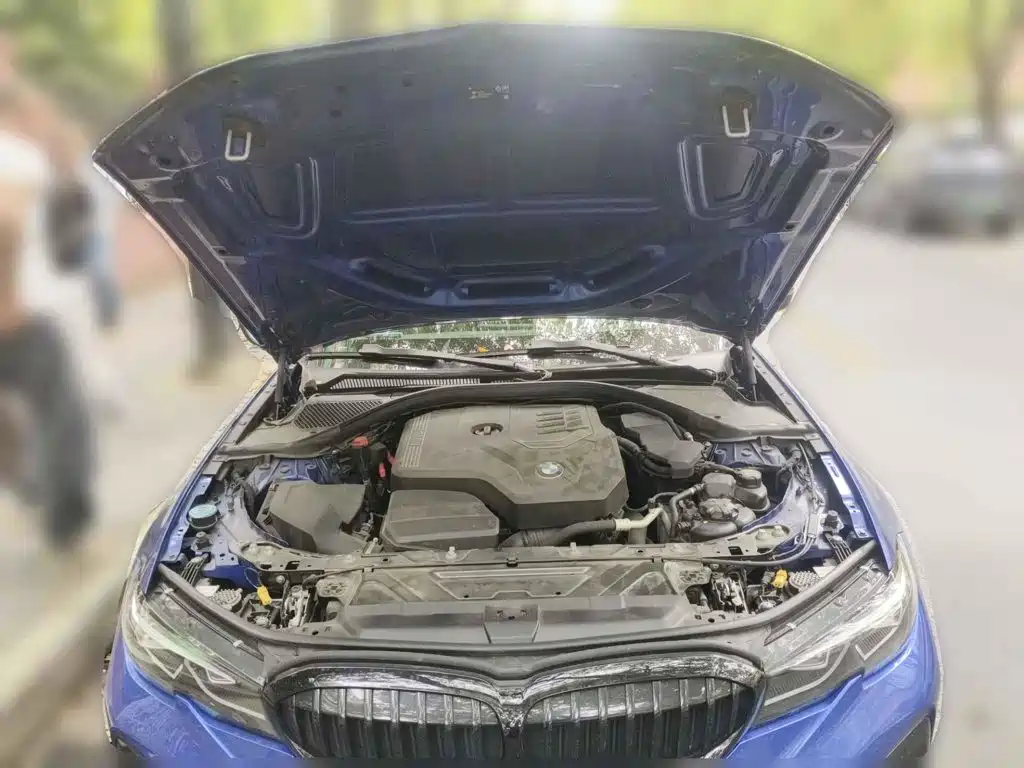 Photo 3 - BMW 3 Series