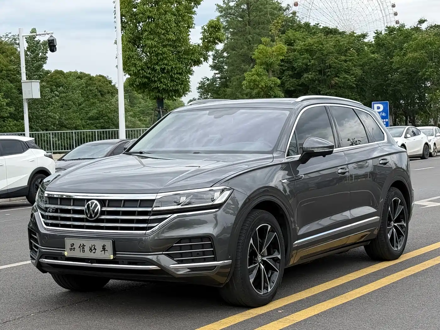VOLKSWAGEN TOUAREG