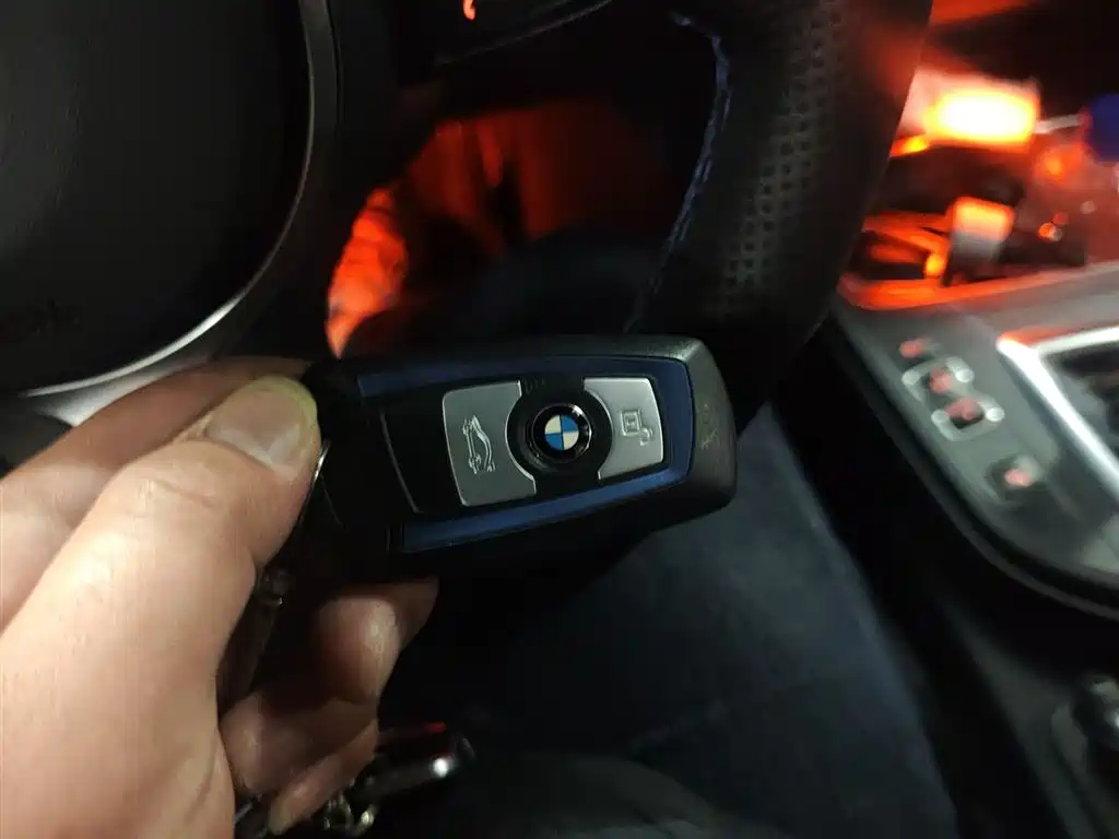 BMW 3 Series 2017 330i M Sport фото 15