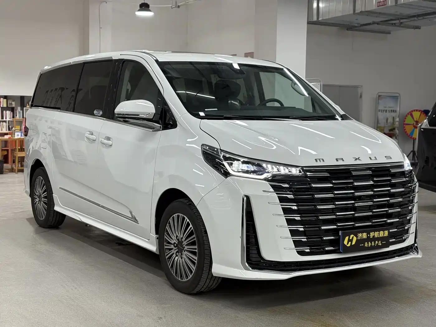 SAIC Maxus Maxus G10 2025 MAX 2.0T Automatic Flagship Edition Gasoline 7-Seater фото 3