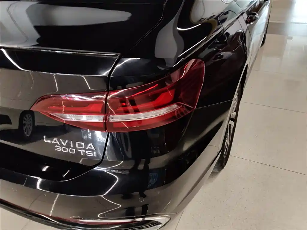 Volkswagen Lavida 2024 Model 300TSI DSG Starlight Full Comfort Edition фото 8