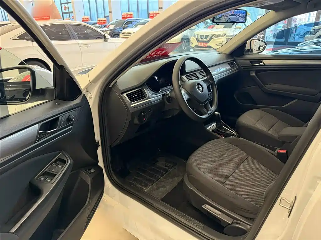 VOLKSWAGEN BORA