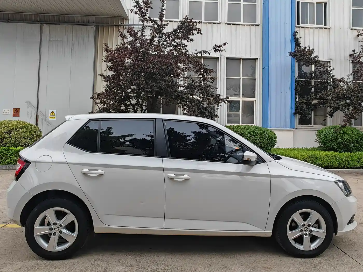 Škoda Fabia 2017 1.4L Auto Car Enjoy Edition фото 4