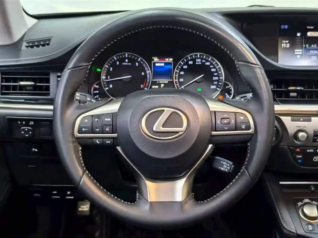 Lexus ES 2015 200 Elite Edition фото 5