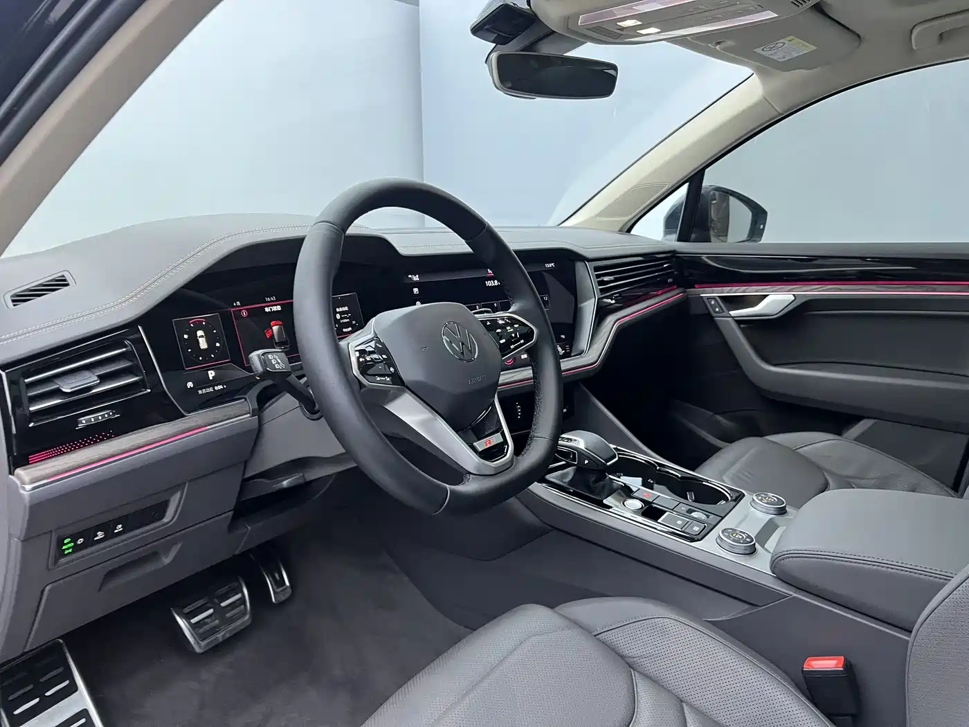 VOLKSWAGEN TOUAREG