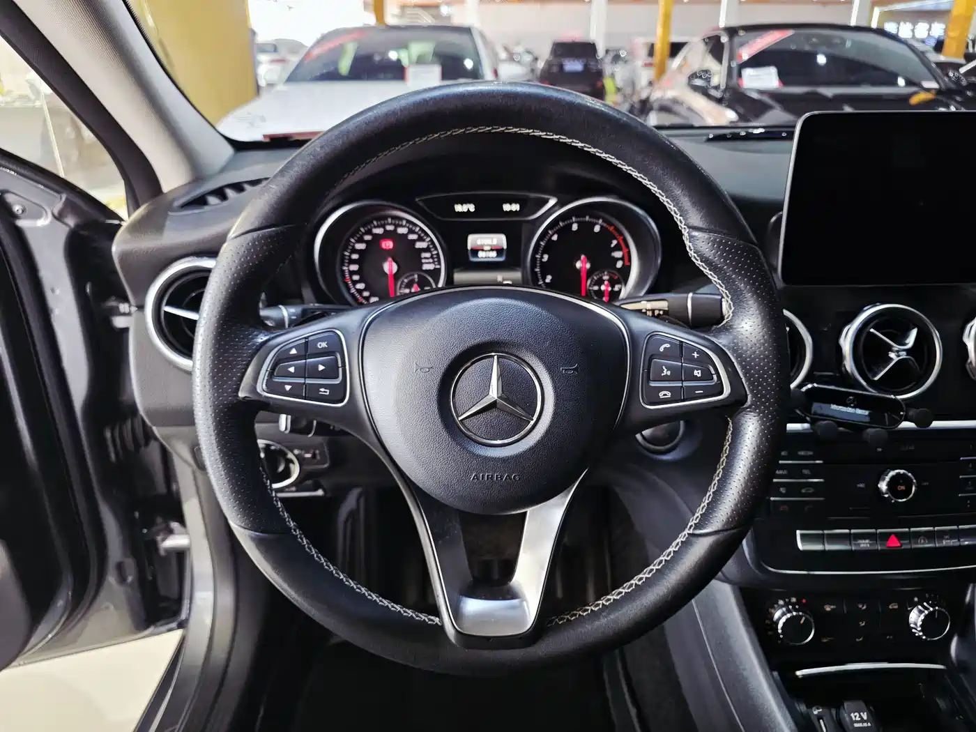 Mercedes-Benz GLA 2017 GLA 200 Dynamic фото 9