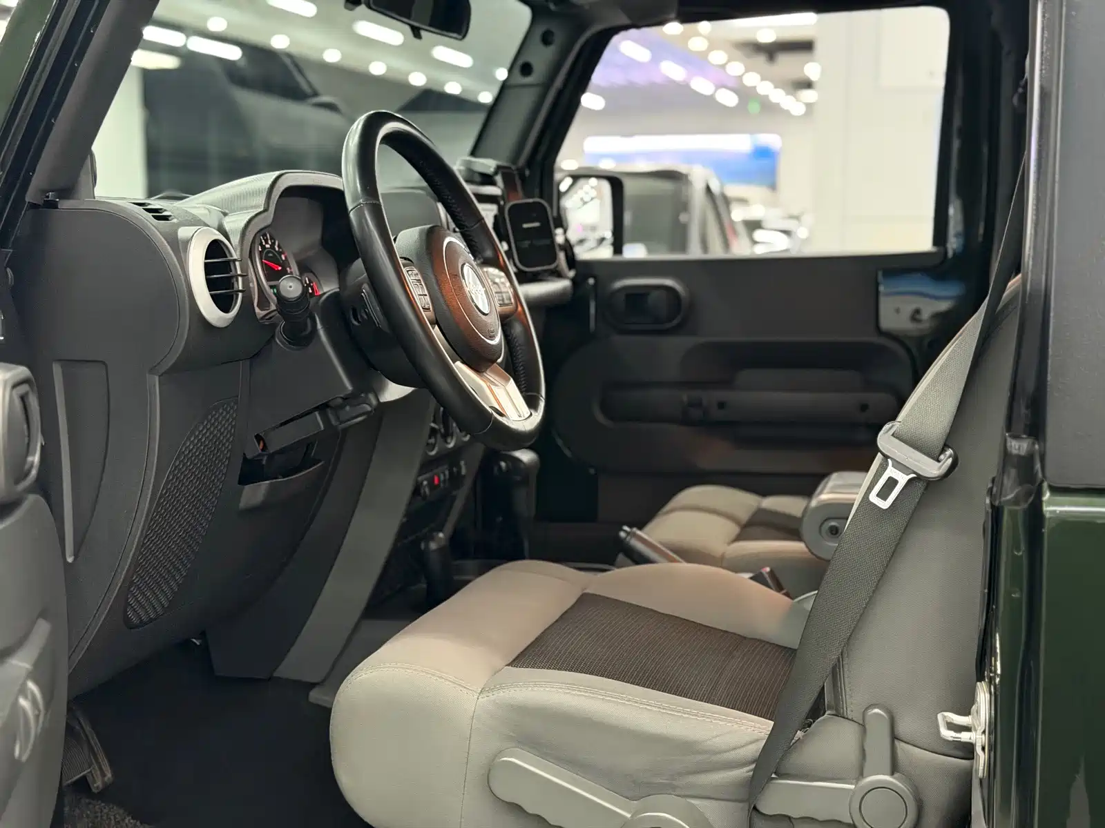 Photo 8 - Jeep Wrangler