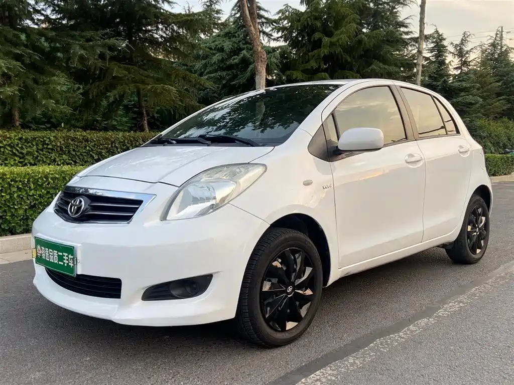 Toyota Yaris 2013 2011 1.6E Auto Charm Edition