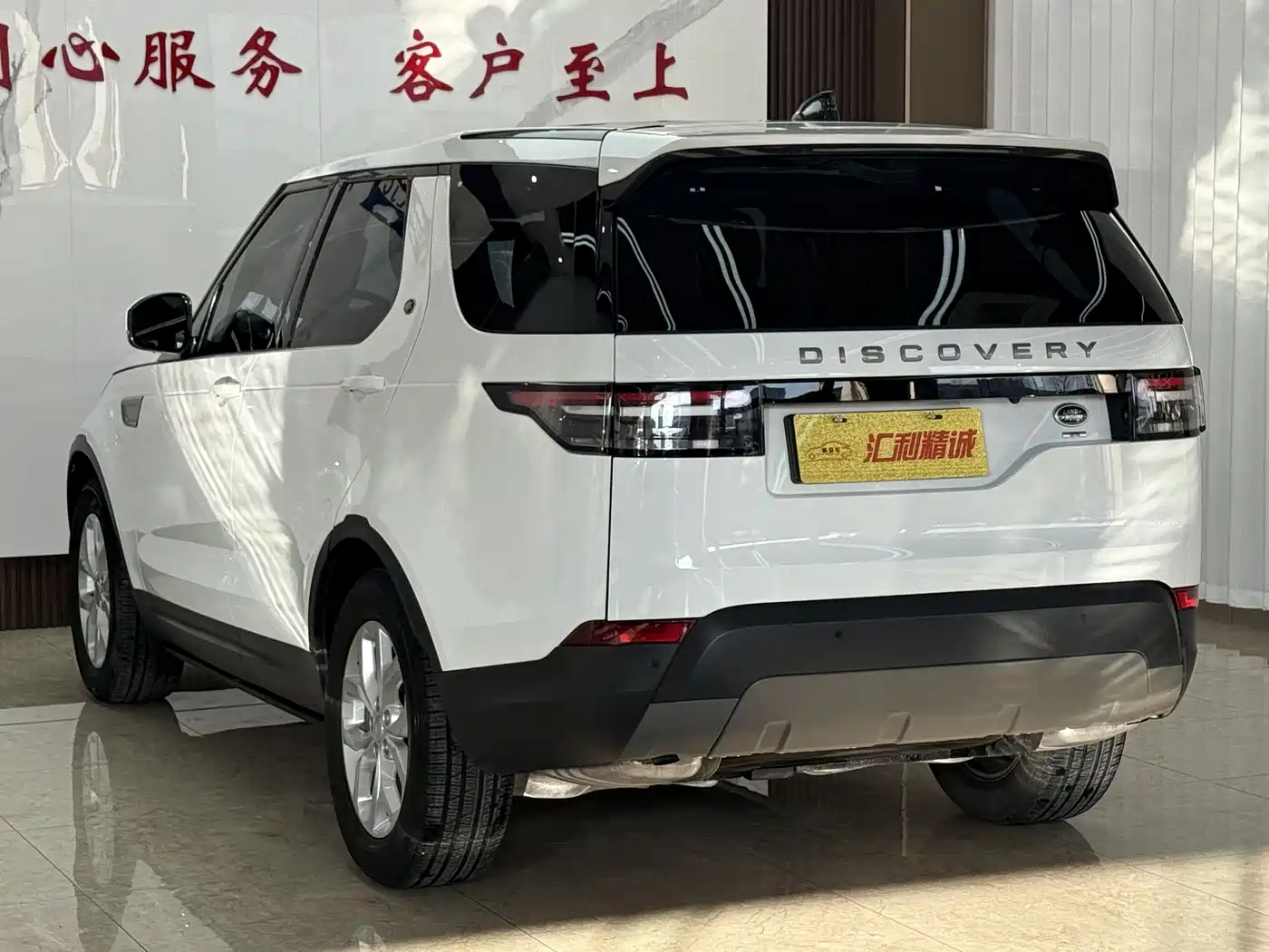 Land Rover Discovery 2017 3.0 SC V6 SE фото 4