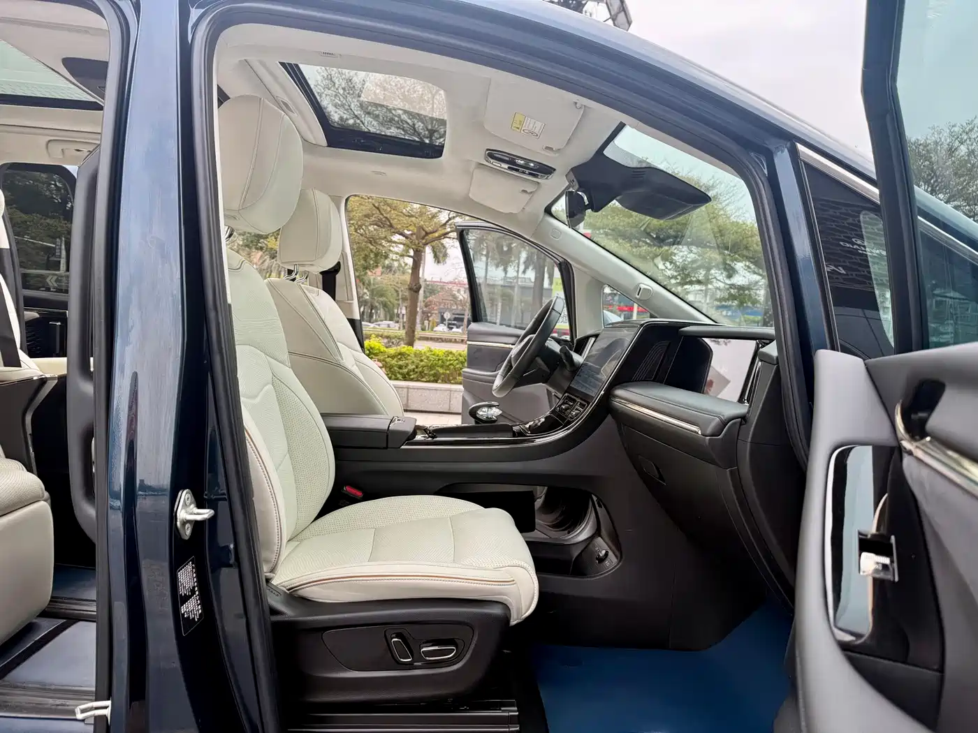 GAC Trumpchi Trumpchi E9 2023 E9 Grandmaster фото 9