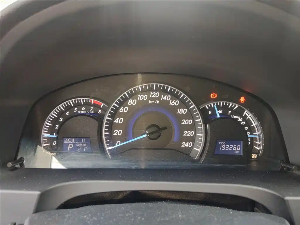 Toyota Camry 2015 2.0G Leading Edition фото 12