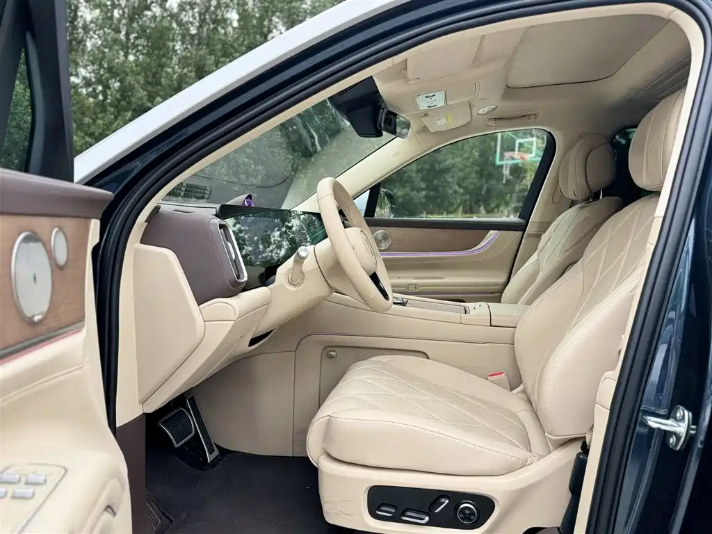 AITO Wenjie AITO M9 2025 Extended Range Ultra 52kWh 6-Seater фото 12