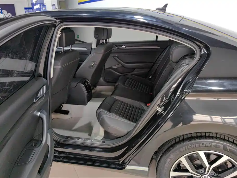 Volkswagen Magotan 2020 330TSI DSG Leading фото 11