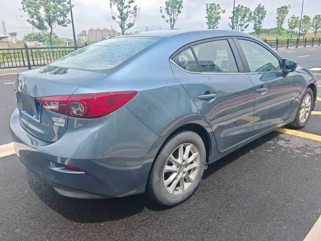 صورة 4 - Mazda Mazda 3