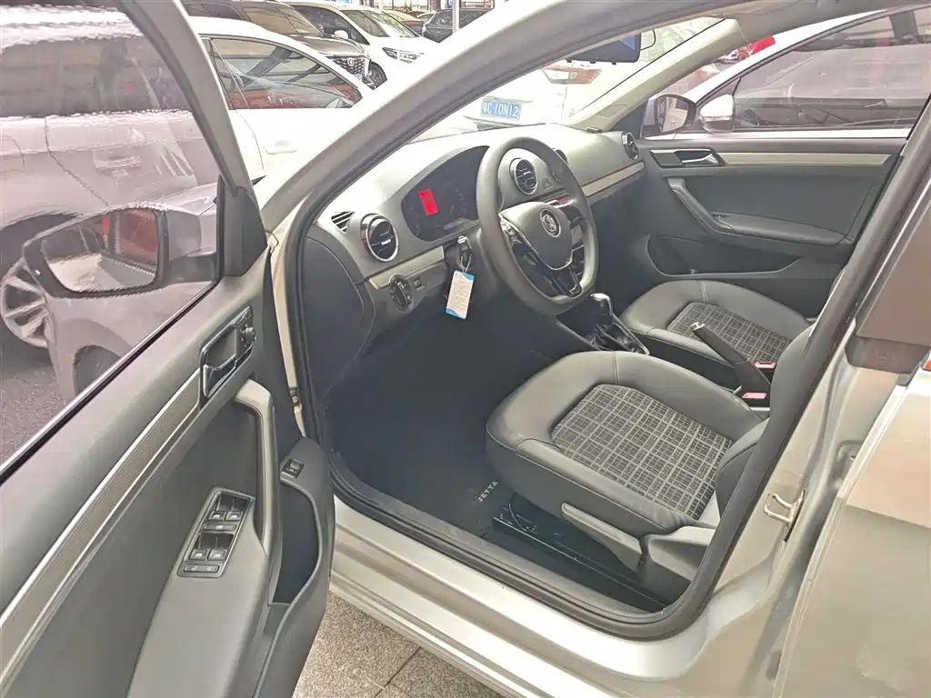 Volkswagen Jetta 2017 1.5L Automatic Comfort фото 9