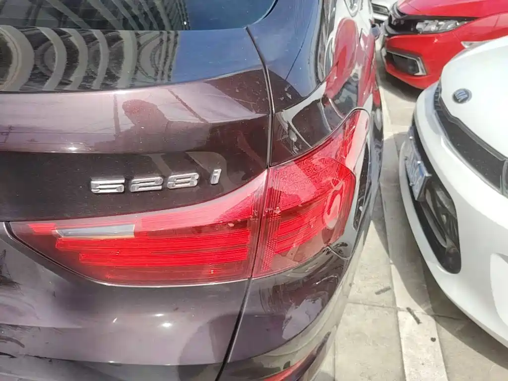 BMW 5 Series GT 2015 2014 528i Leading