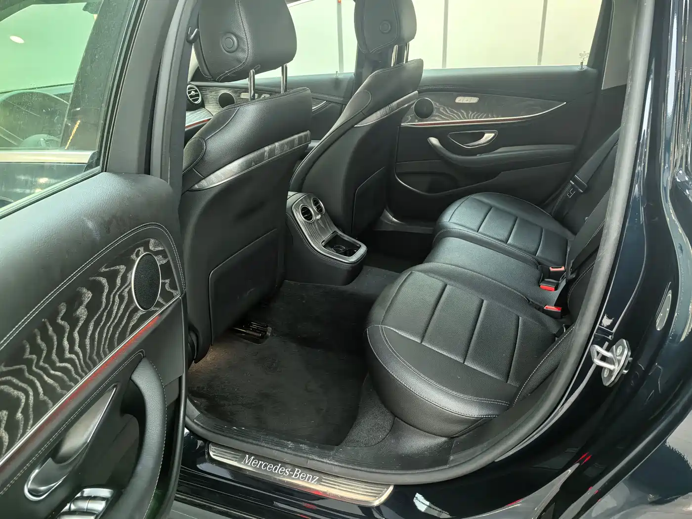 Mercedes-Benz E-Class 2023 E 300 L Sport Fashion фото 6