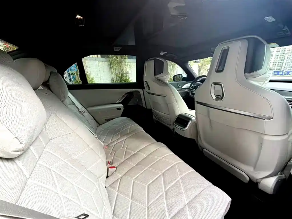 BMW i7 2023 Model xDrive60L M Sport Package фото 6