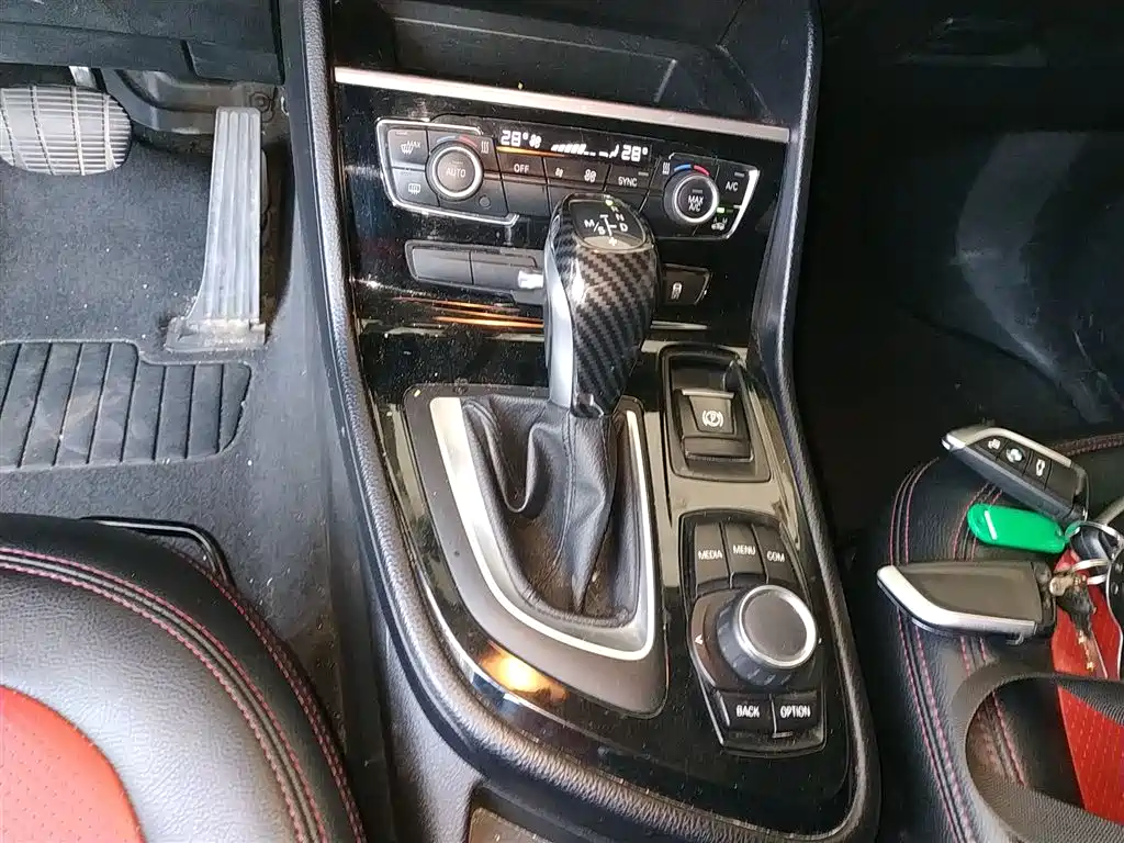 BMW 2 Series Touring 2016 218i Leading фото 7