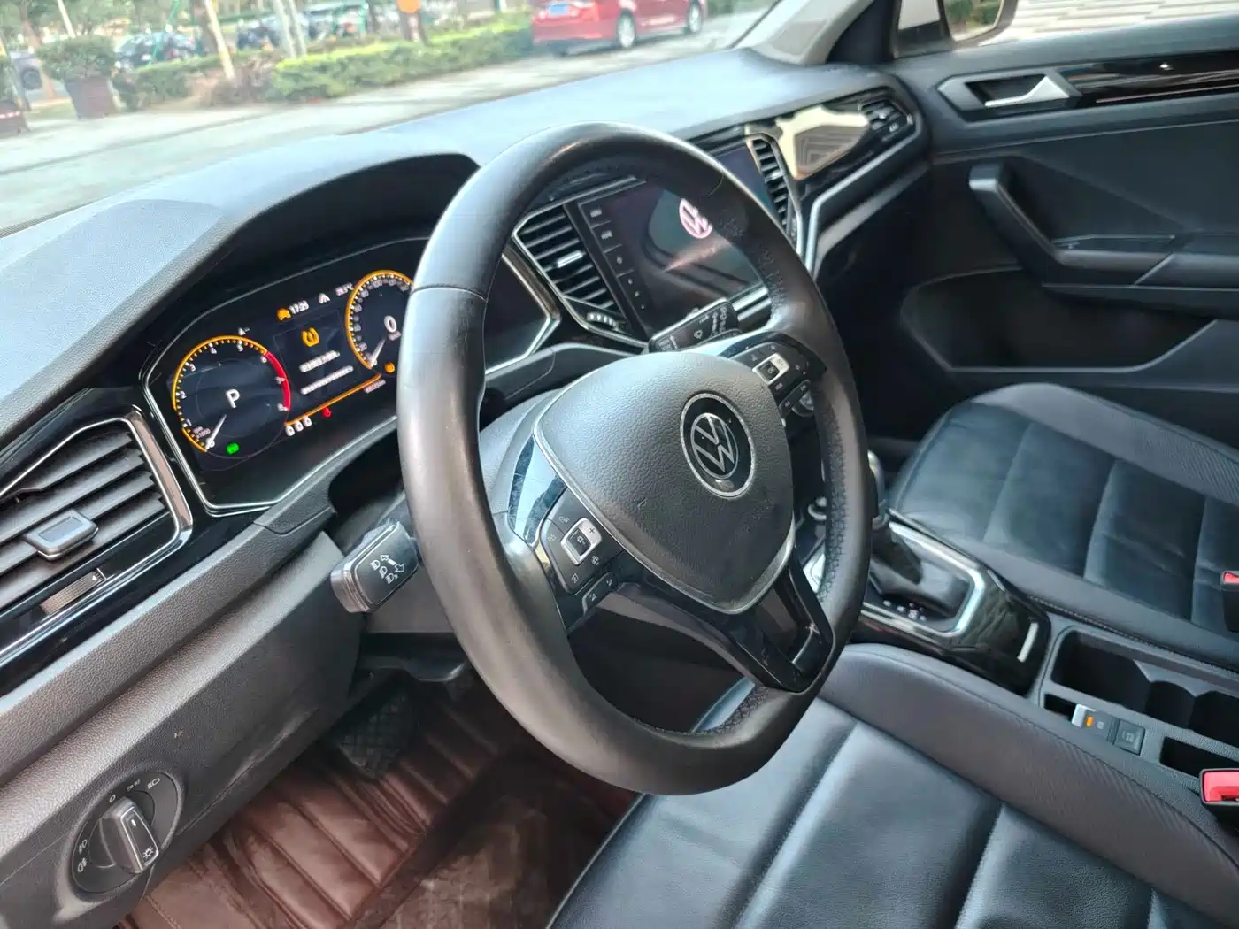 VOLKSWAGEN T ROC EXPLORING SONGS