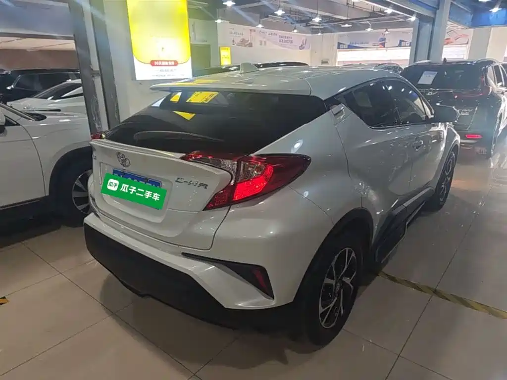 Toyota C-HR 2018 2.0L Leading Edition China V фото 7