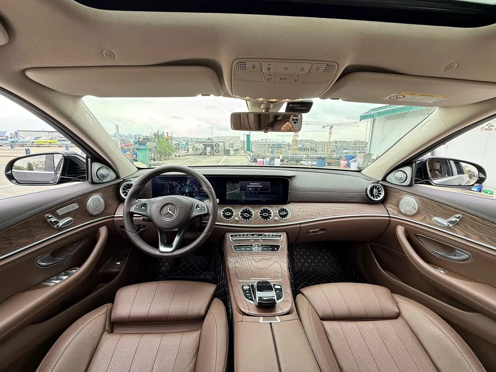 Фото 10 - Mercedes-Benz E-Class