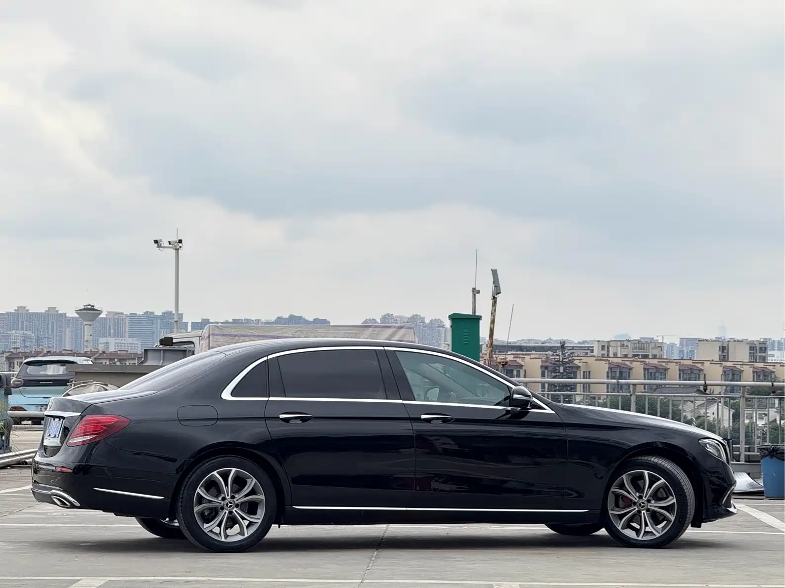 Фото 5 - Mercedes-Benz E-Class