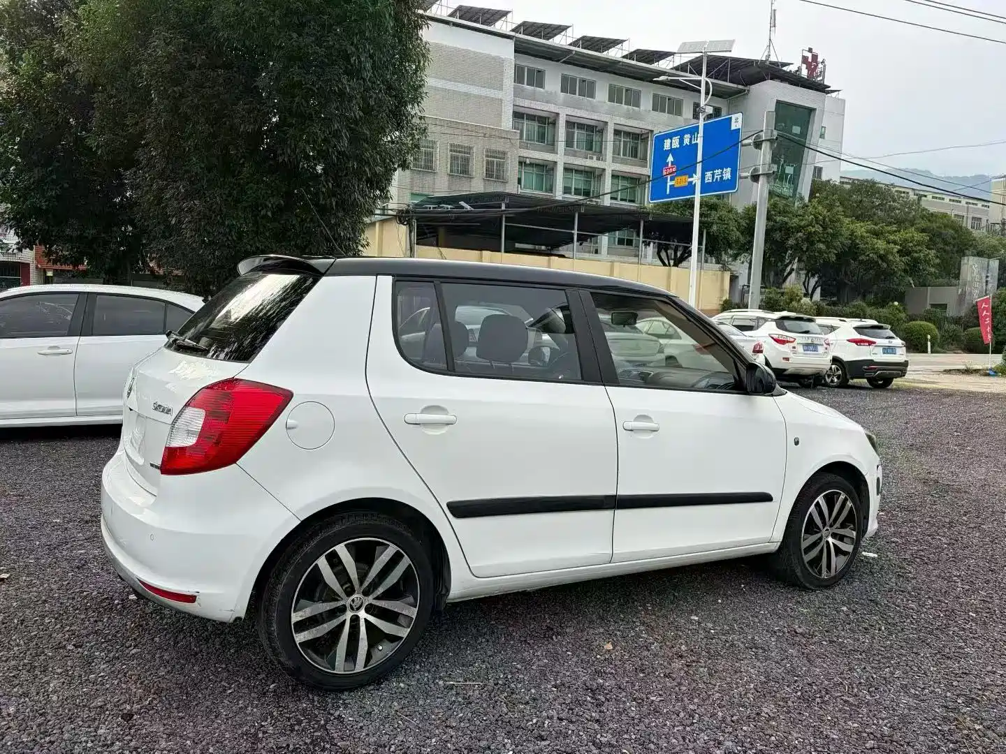 Фото 3 - Škoda Fabia