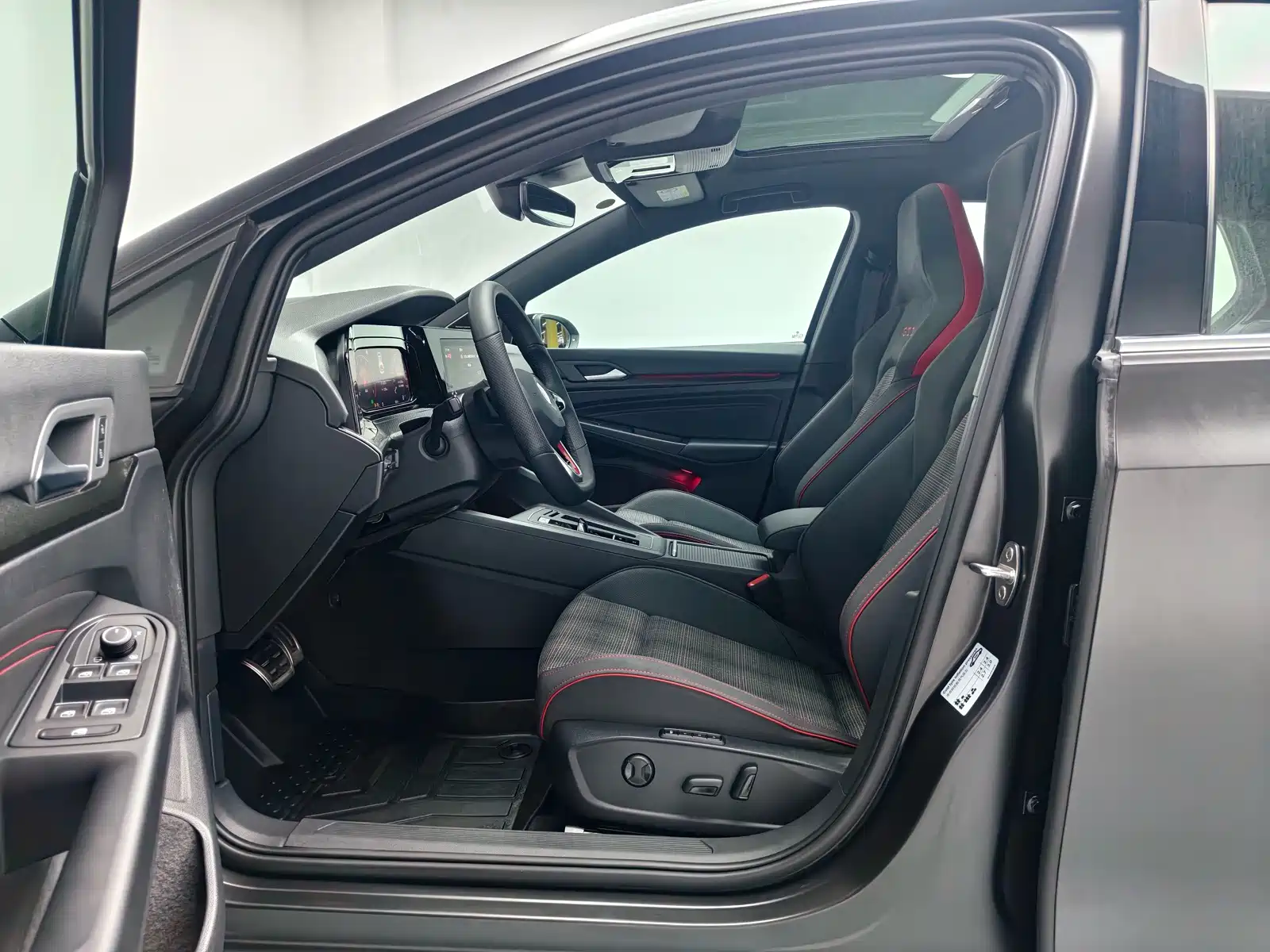 صورة 17 - Volkswagen Golf GTI
