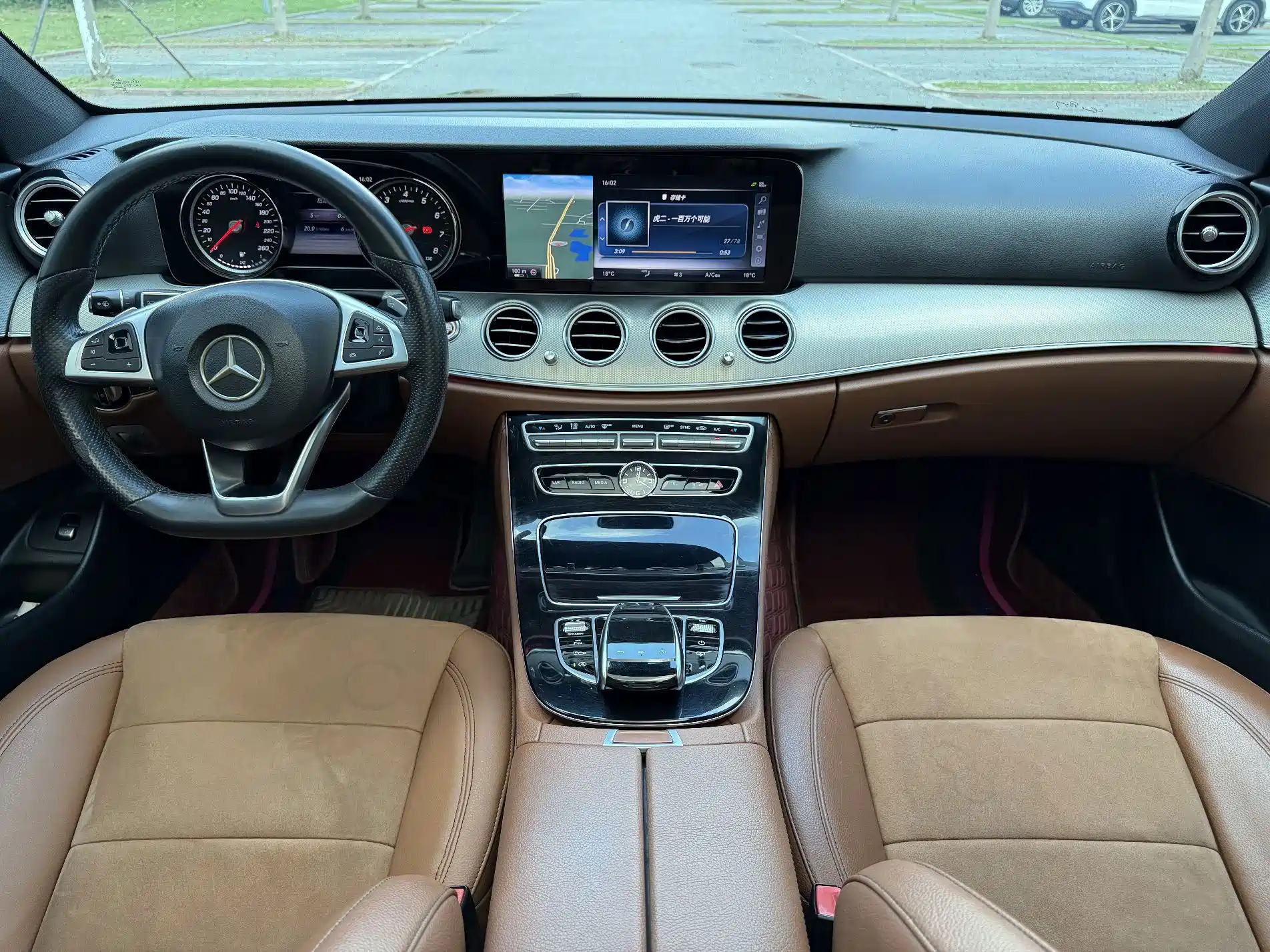 صورة 4 - Mercedes-Benz E-Class