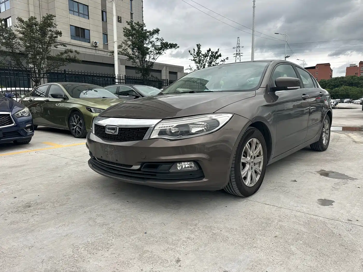Qoros 3 2016 2016 Sedan 1.6L Automatic Zhiyue