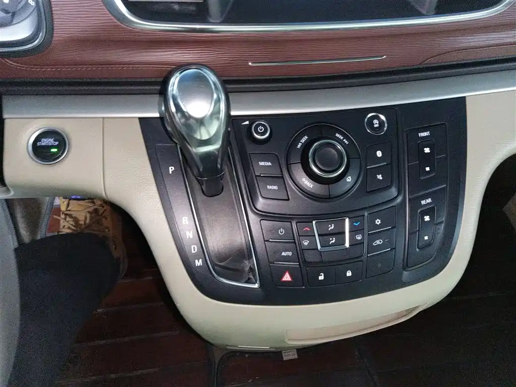 Buick GL8 2017 25S Luxury China V фото 10