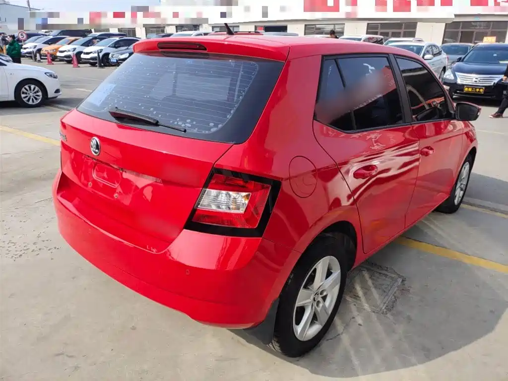 Škoda Fabia 2017 1.4L Auto Car Enjoy Edition фото 6