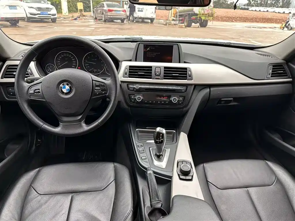 BMW 3 Series 2015 320i Fashion фото 12