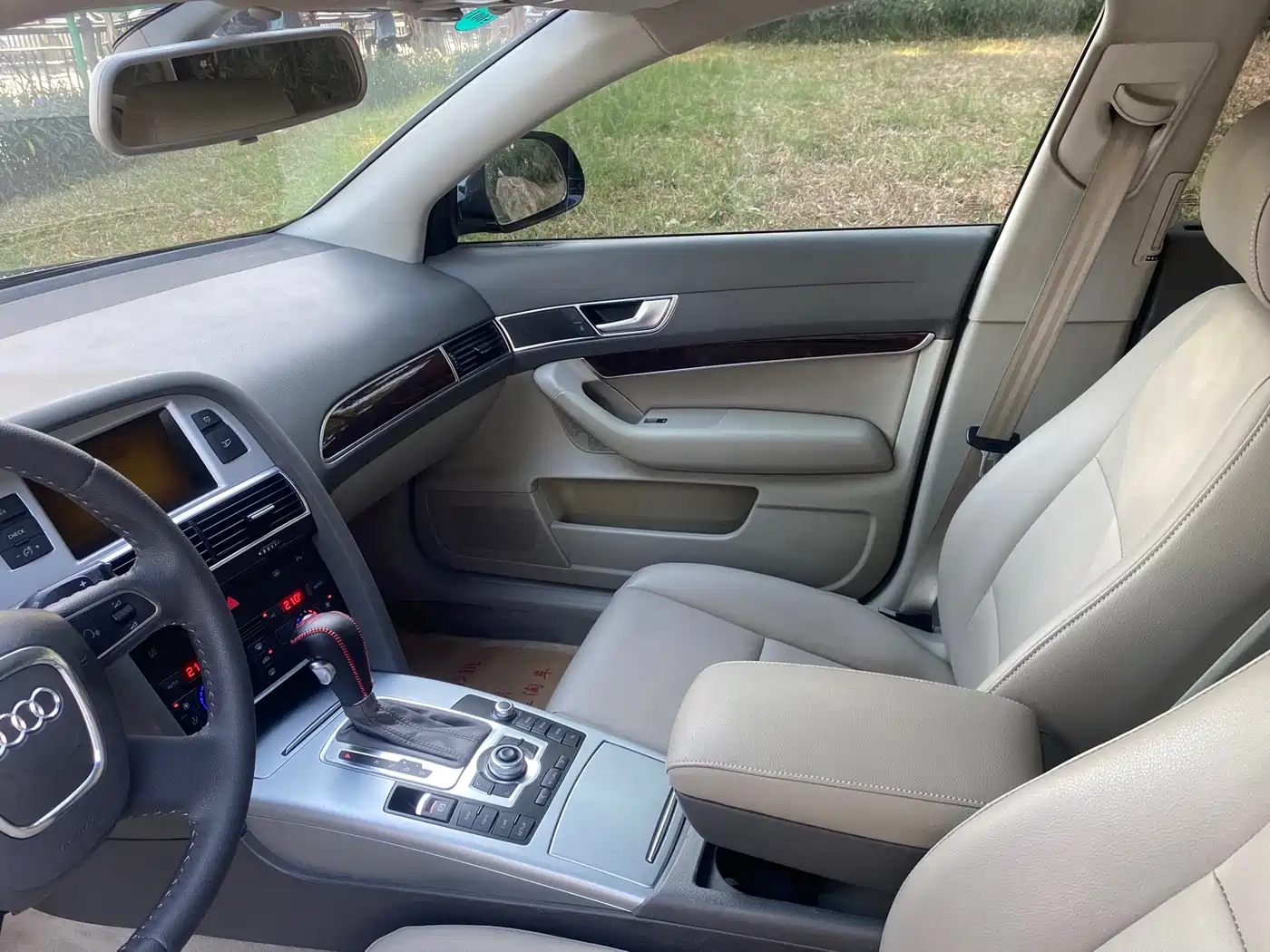 Audi A6L 2010 2.0 TFSI Automatic Standard фото 10