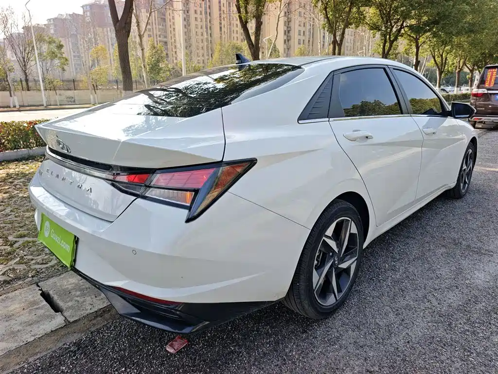 Hyundai Elantra 2022 1.5L CVT GLX Elite Edition фото 7