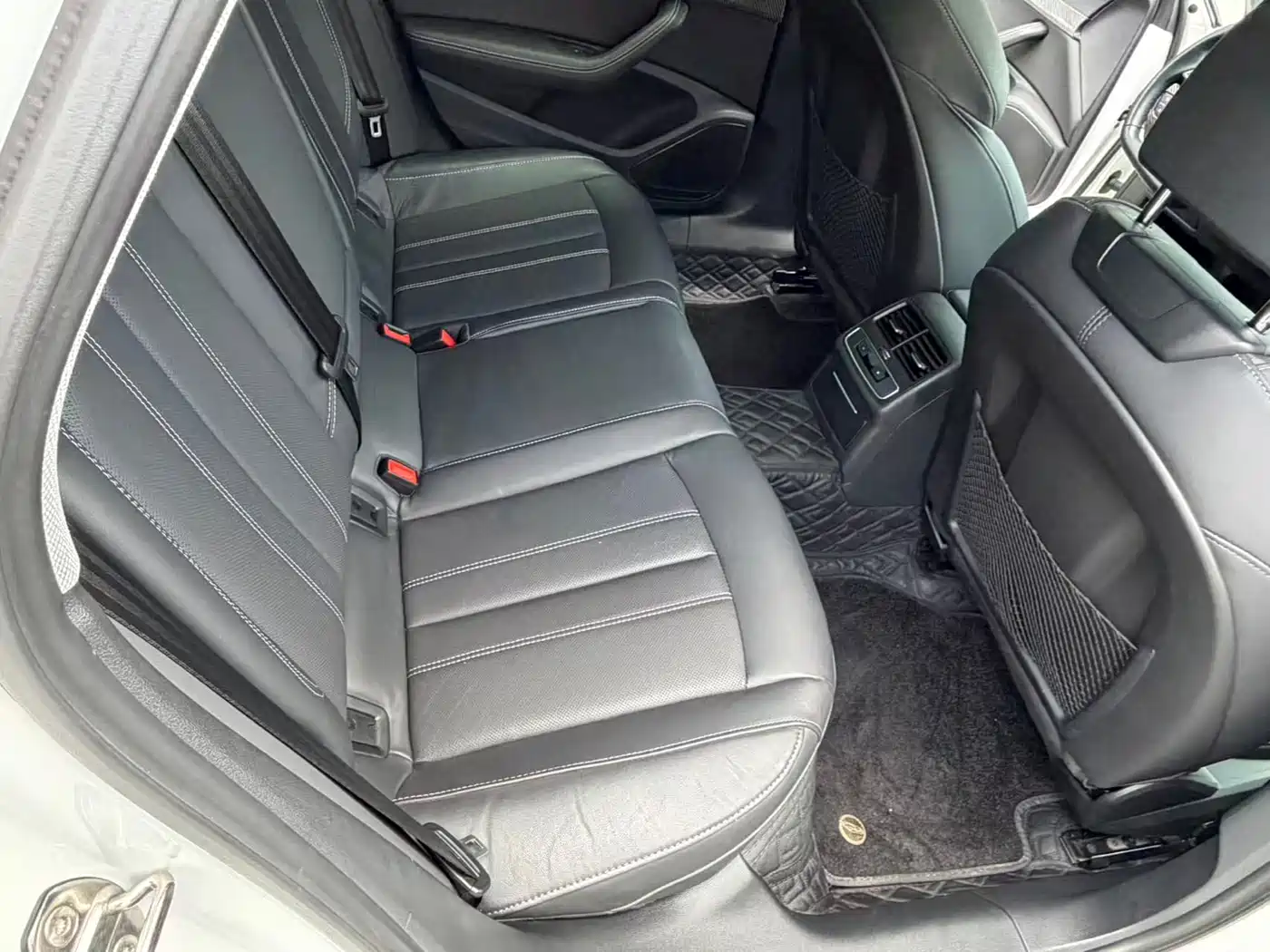 Audi A4L 2021 40 TFSI Premium Life Edition фото 8