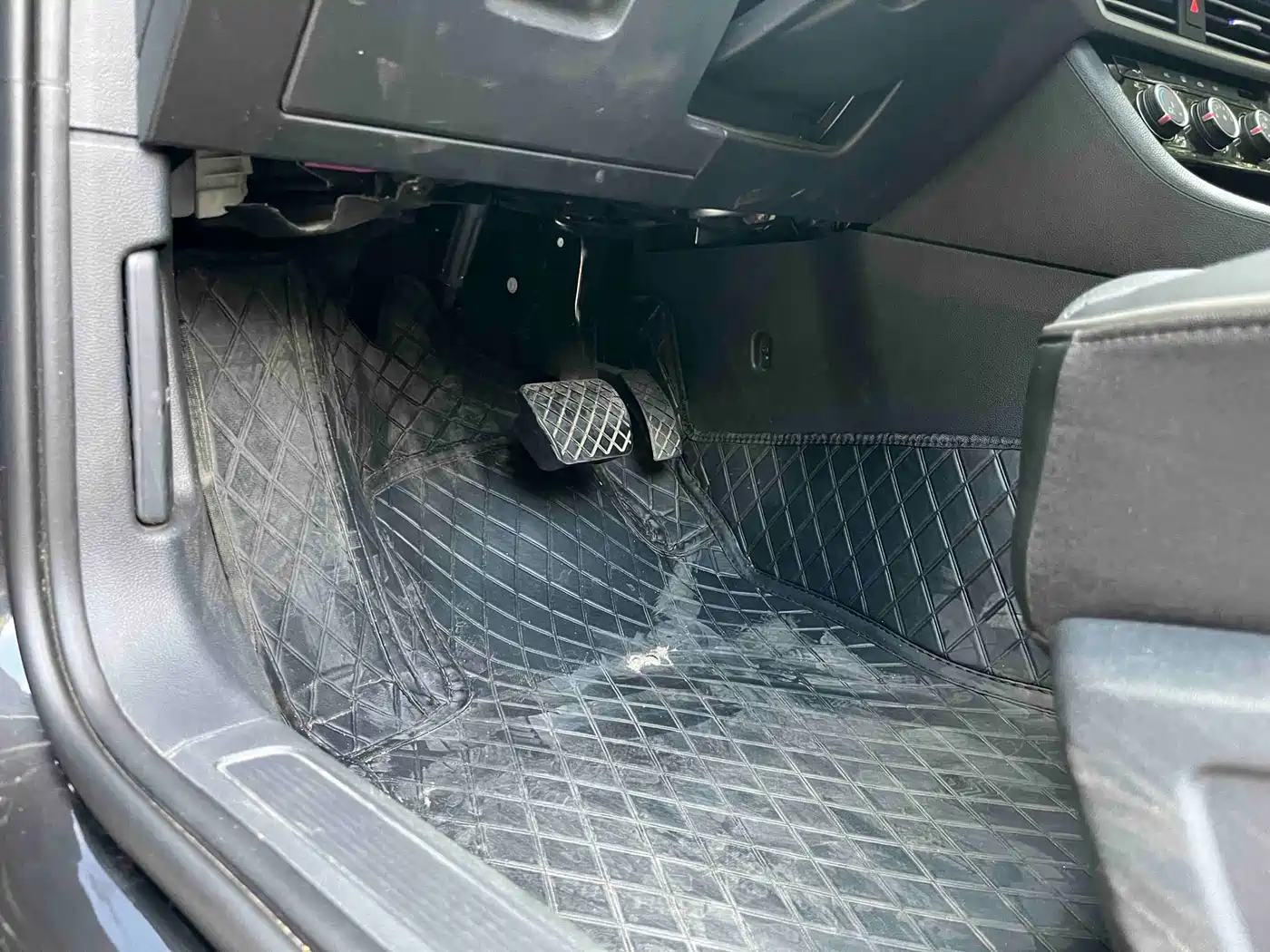 Volkswagen Sagitar 2025 300TSI DSG Surpass Edition фото 17