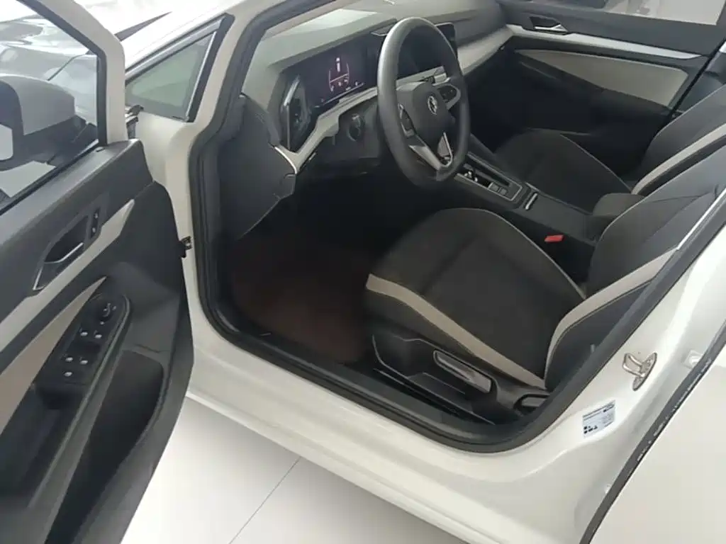 Photo 16 - Volkswagen Golf