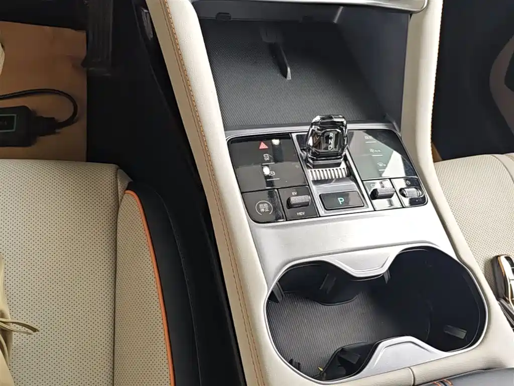 BYD Song PLUS PHEV 2024 Glory Edition DM-i 110km Flagship PLUS фото 14