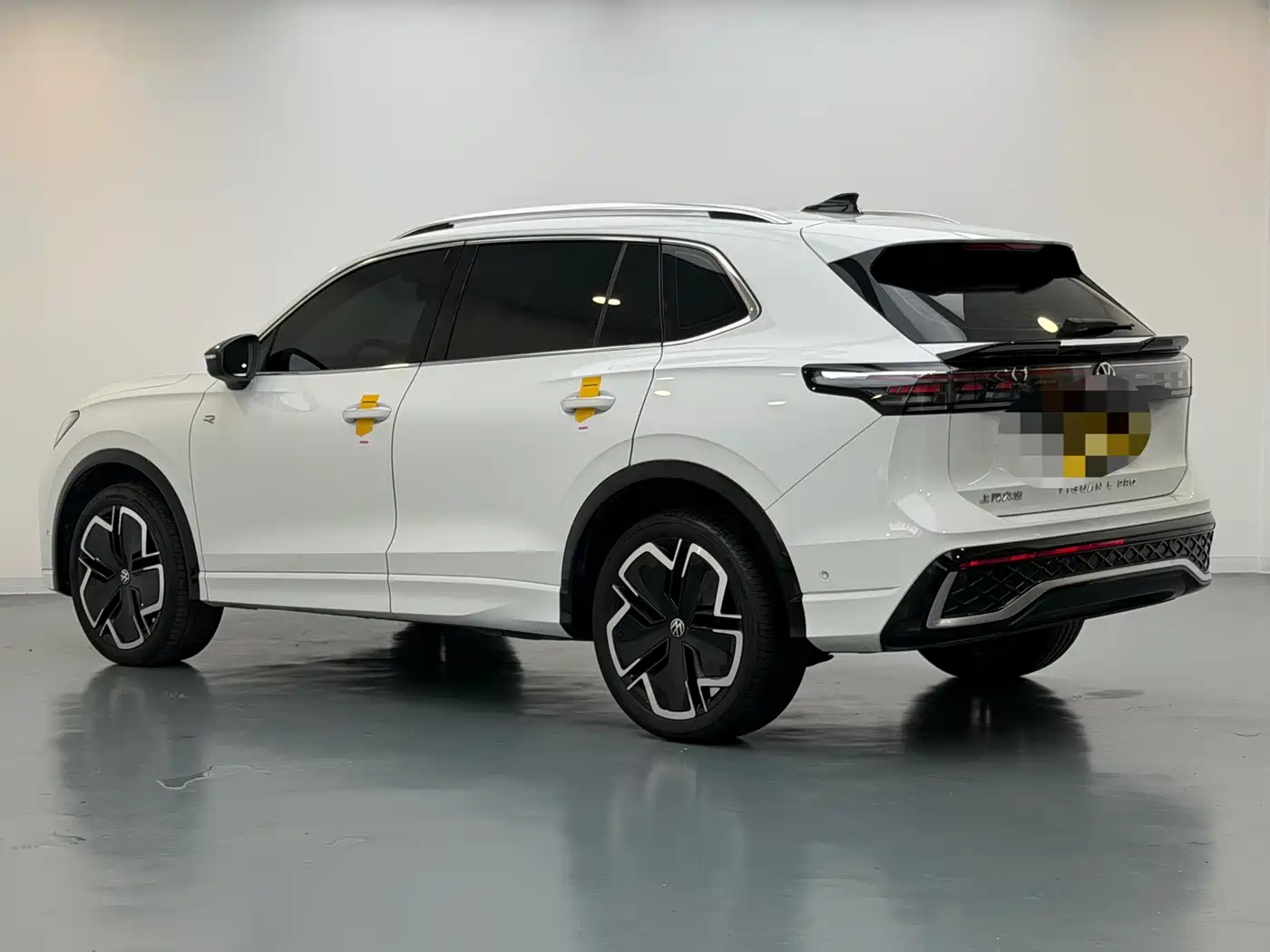 Volkswagen Tiguan L 2024 PRO 330TSI FWD R-Line Intelligent Premium Edition фото 6