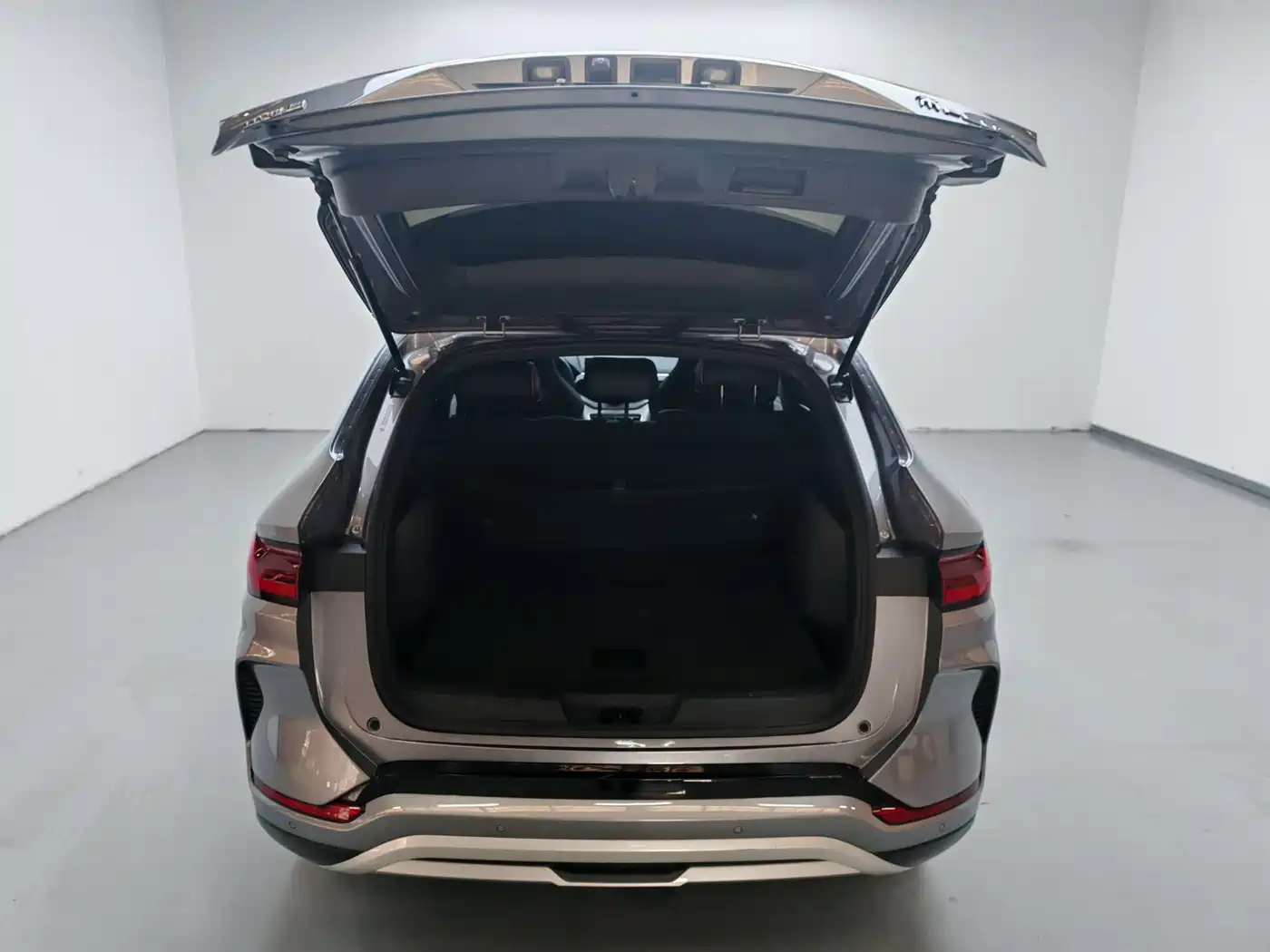BYD Song PLUS PHEV 2024 Glory Edition EV 520km Luxury фото 9