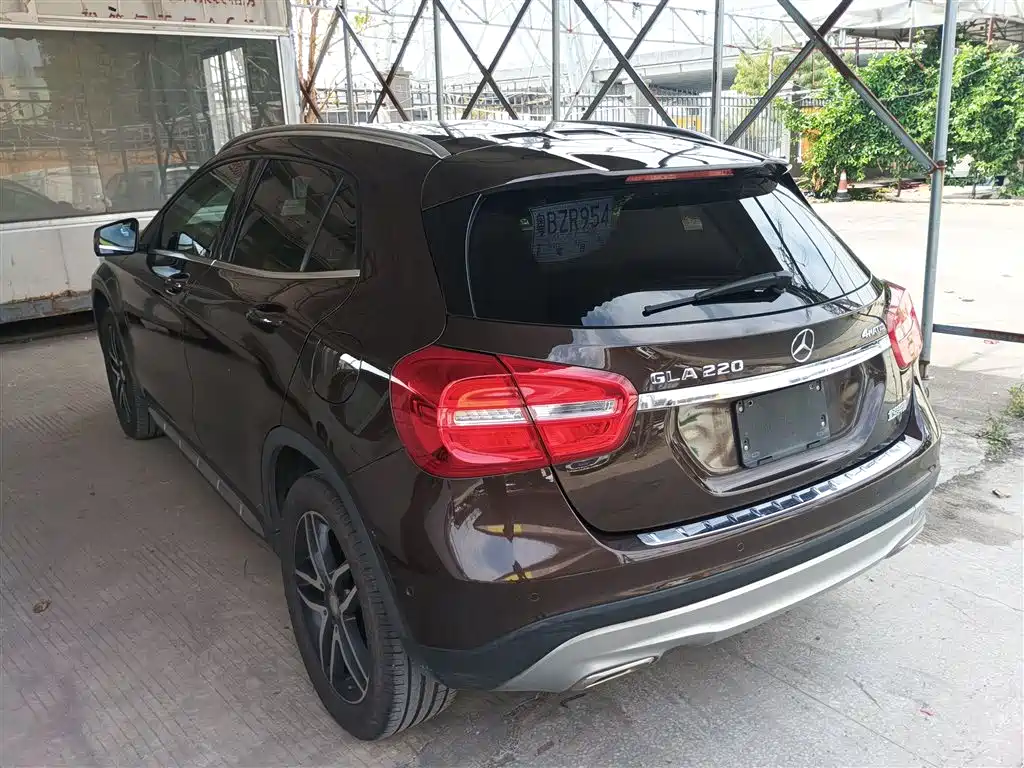 Mercedes-Benz GLA 2015 GLA 220 4MATIC Fashion Edition фото 5