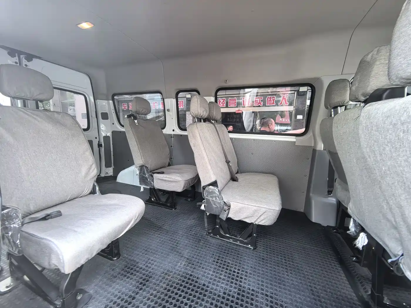 SAIC Maxus Xintu V80 2025 PRO Aoyun 2.0T Manual Long Wheelbase High Roof 6/7/8/9-Seater фото 7