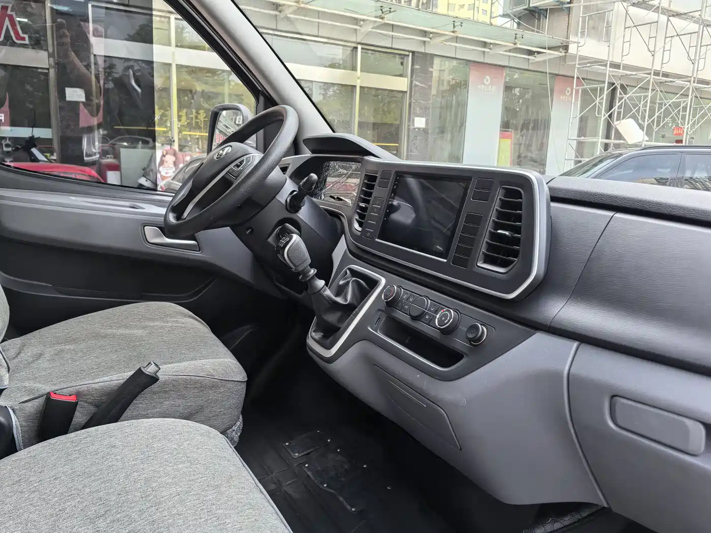 SAIC Maxus Xintu V80 2025 PRO Aoyun 2.0T Manual Long Wheelbase High Roof 6/7/8/9-Seater фото 8